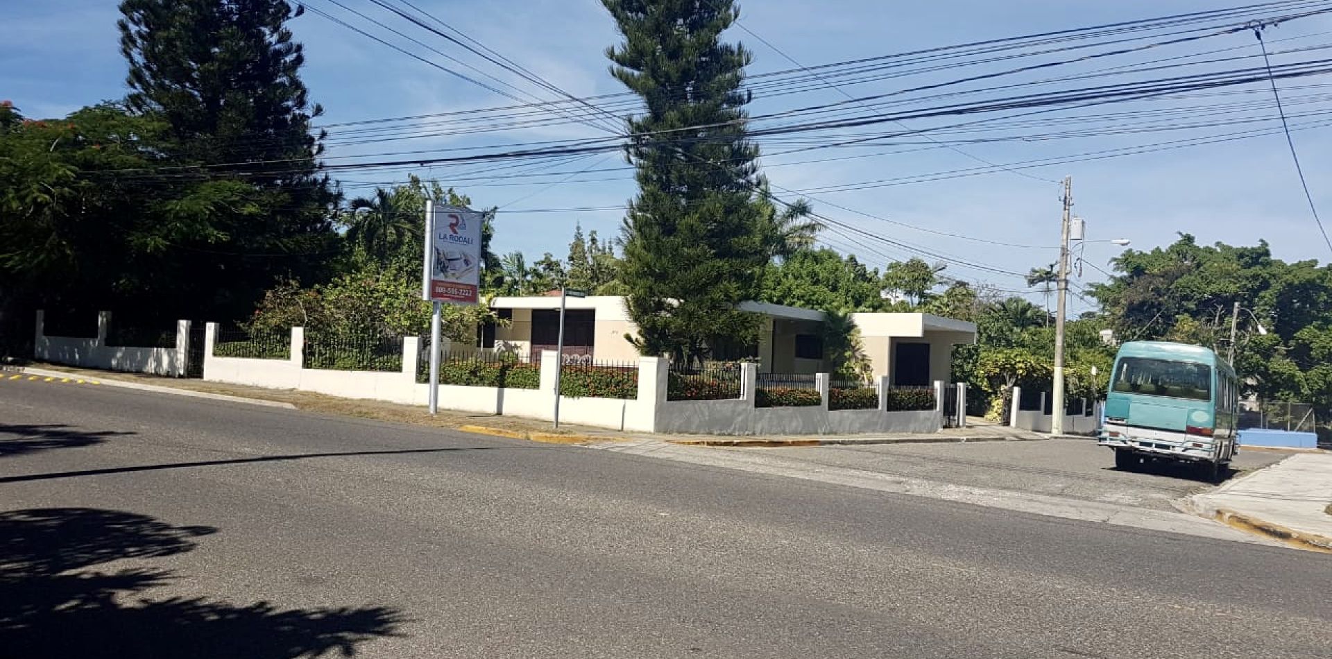 Casa en punto comercial en avenida principal de Puerto Plata