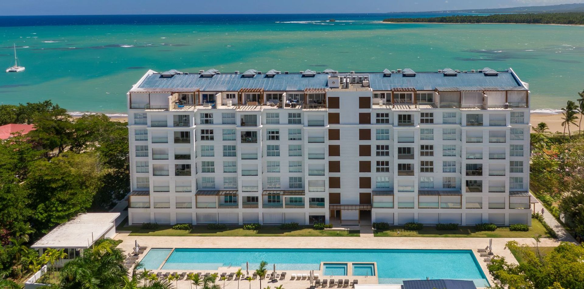 Nueva torre de apartamentos frente al mar en Playa Dorada