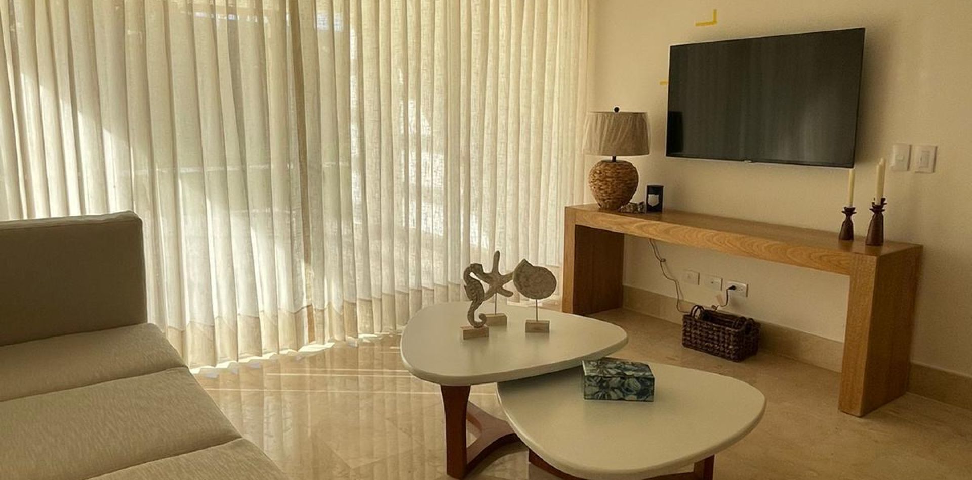 Apartamentos a unos pasos de la playa dentro de Playa Dorada